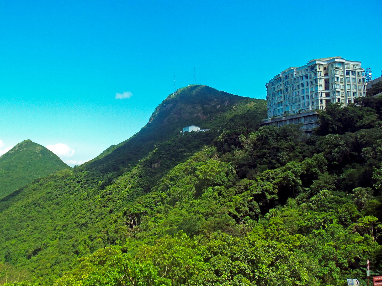 High_West_and_Victoria_Peak_from_Victoria_Gap_(crop1)