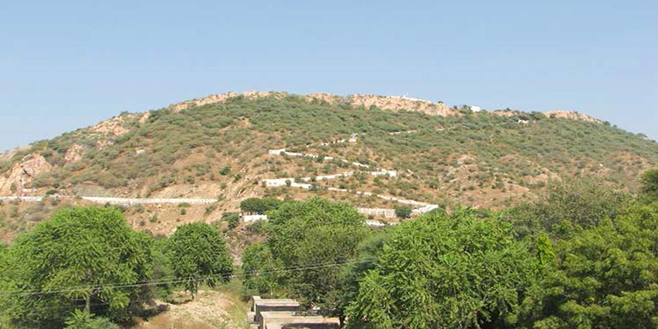 govardhan-hill-mathura-tourismentry-fee-timings-holidays-reviews-header