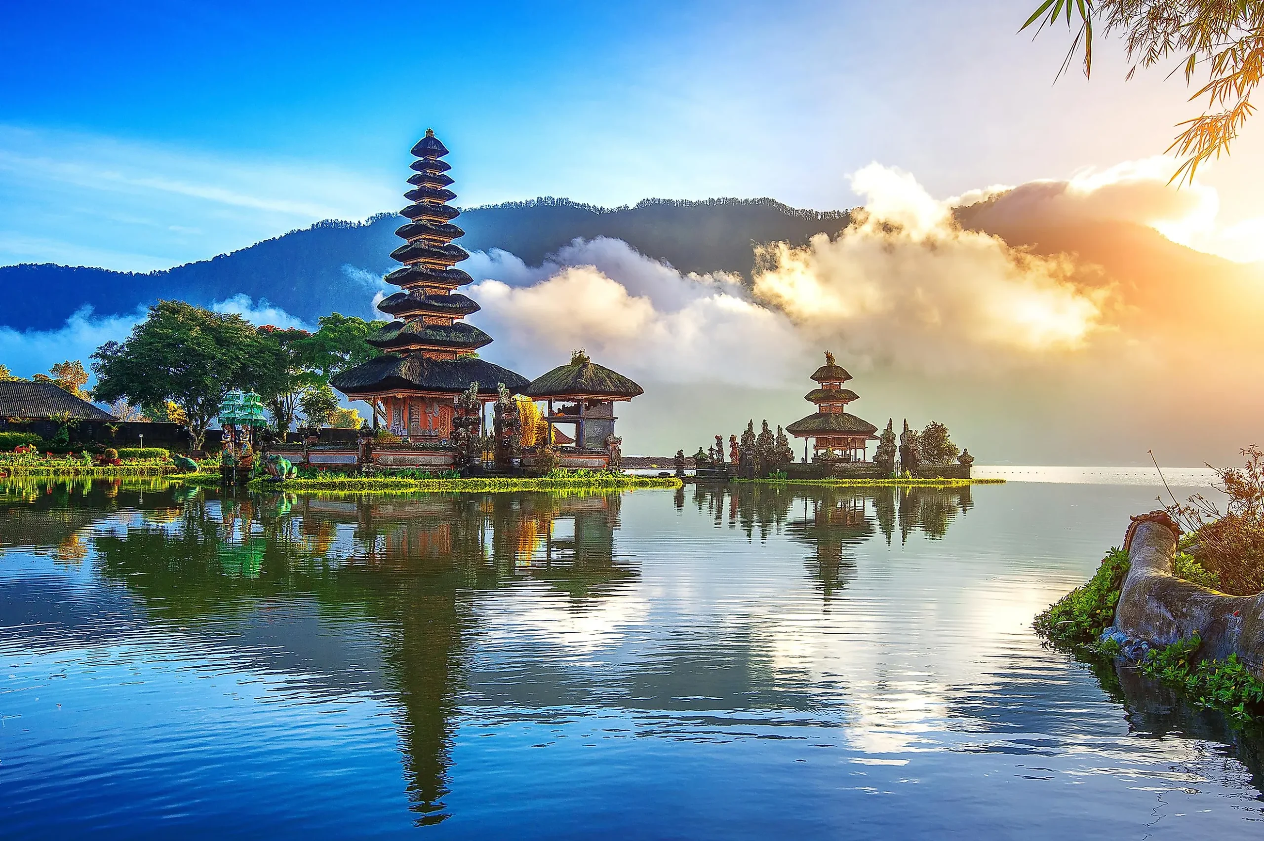 pura-ulun-danu-bratan-temple-bali-indonesia-guitar-photographer