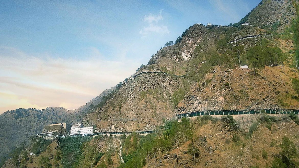 trikuta-parvat