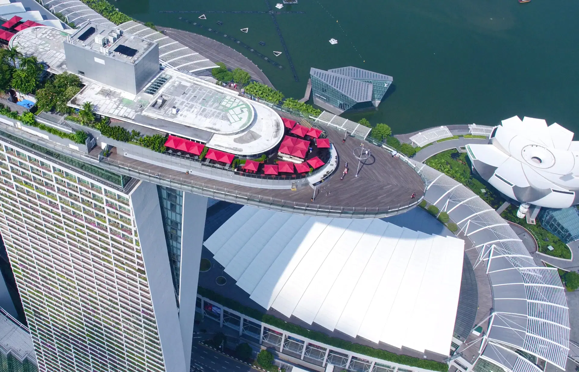 uv5q9wgw9gsgqlclw37gv1ydnqb4_Sands-Skypark-Observation-Deck_1920x1234